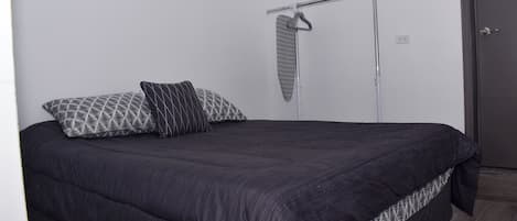 1 chambre, fer et planche à repasser, accès Internet, draps fournis