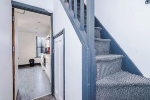 Interior - Leeds Urban Escape / Bright & Spacious 3BR Stay (Leeds)