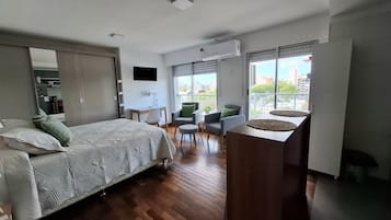 Strykejern/-brett, internettilgang og sengetøy