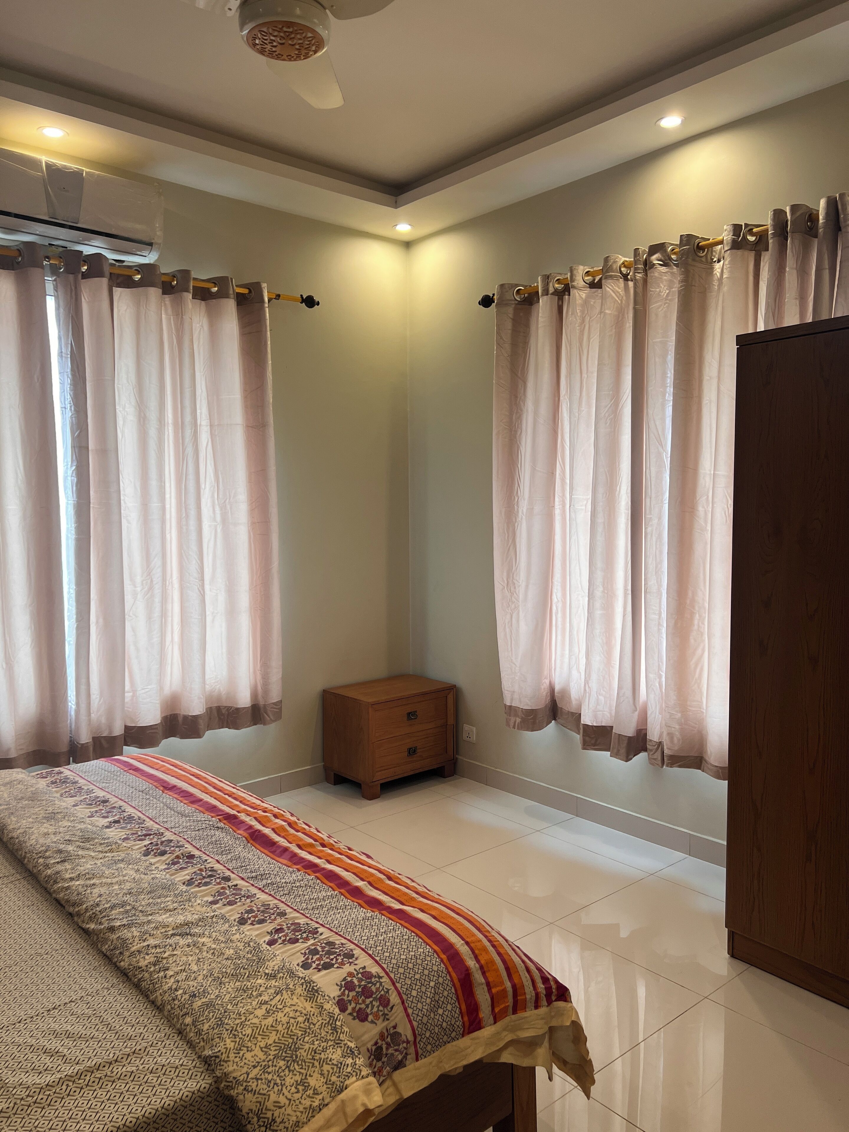 熨斗/熨衫板、Wi-Fi、床單