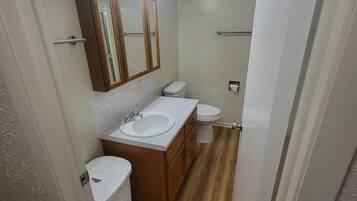 Toalhas de banho, papel higiênico