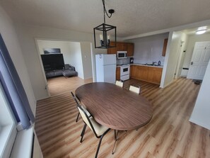 Interior - Beautiful 2-bedroom apartment with AC in charming Langdon (Langdon)