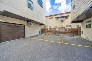 Property grounds - 4bd 2730 (Los Angeles)