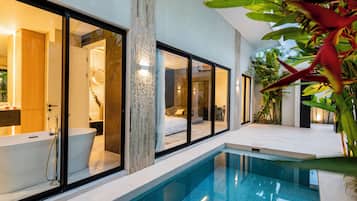 Villa de lujo, 1 cama de matrimonio grande, piscina privada | Escritorio, espacio para trabajar con un portátil, wifi gratis