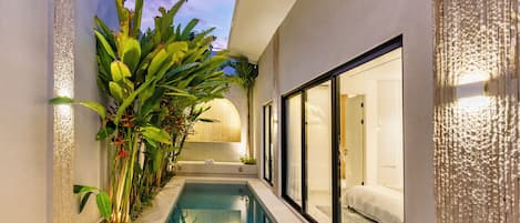 Villa luxueuse, 1 très grand lit, piscine privée | Bureau, espace de travail pour ordinateurs portables