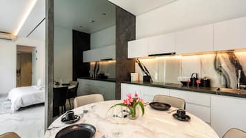 Luxe villa, 1 kingsize bed, privézwembad | Woonruimte