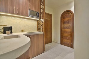 Fridge, microwave, oven, stovetop - Marrakech Medina Private Suite (Marrakech)