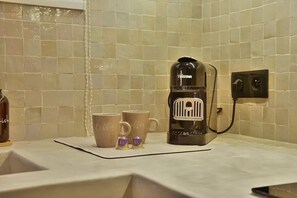 Fridge, microwave, oven, stovetop - Marrakech Medina Private Suite (Marrakech)