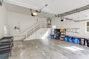 Interior - Private Oasis in Healdsburg: Pool, Spa & Views (Healdsburg)