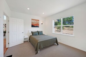 3 bedrooms, desk, iron/ironing board, travel crib - Private Oasis in Healdsburg: Pool, Spa & Views (Healdsburg)