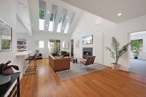 Smart TV, fireplace, DVD player, table tennis - Private Oasis in Healdsburg: Pool, Spa & Views (Healdsburg)