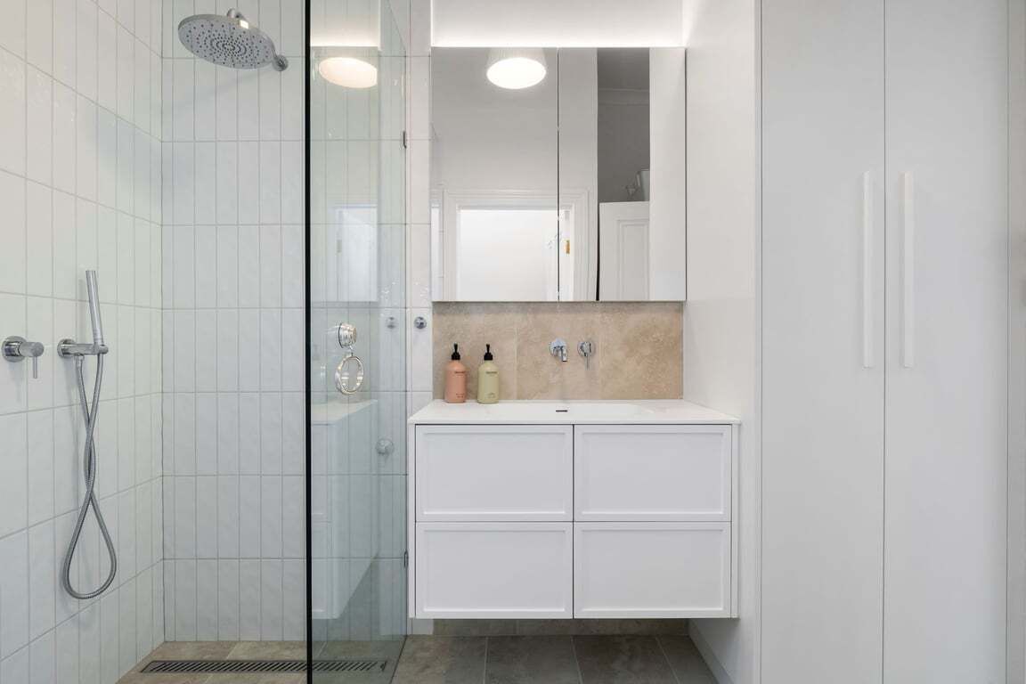 Hair dryer, towels, shampoo, toilet paper