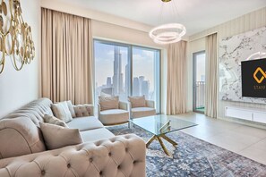 TV - Spacious 4-Bedroom Downtown Apartment with Burj Views (Dubai)