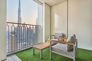 Property grounds - Spacious 4-Bedroom Downtown Apartment with Burj Views (Dubai)