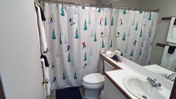 Towels, soap, shampoo, toilet paper