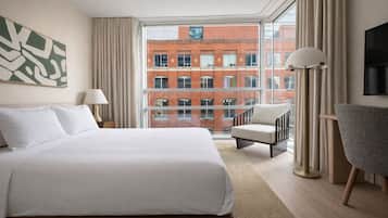 Standard Room, 1 Queen Bed | Egyptian cotton sheets, premium bedding, memory-foam beds, desk