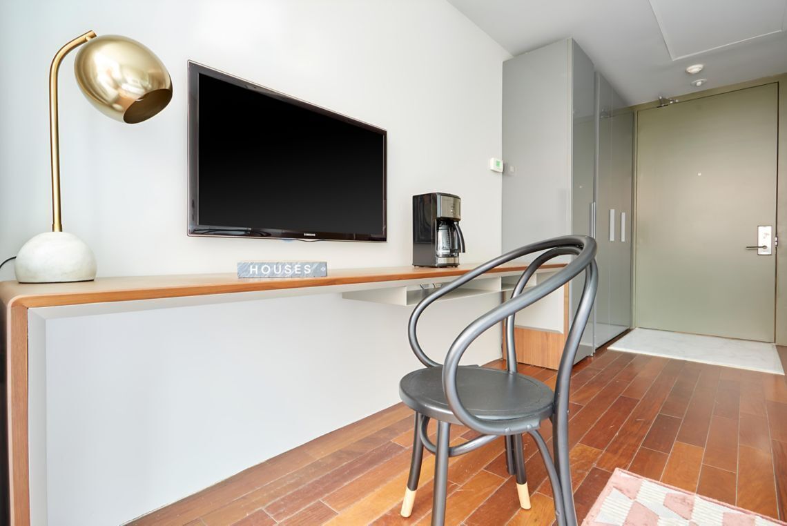 Standard Room, 1 Queen Bed | Egyptian cotton sheets, premium bedding, memory foam beds, desk