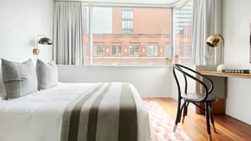 Standard Room, 1 Queen Bed