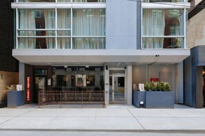 Exterior - Nester Entertainment District (Toronto)