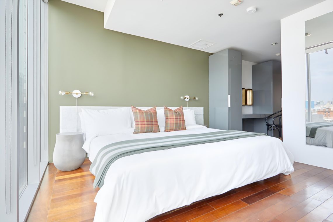 스탠다드 로프트, 킹사이즈침대 1개 | 이집트산 면 시트, 고급 침구, 메모리폼 침대, 책상