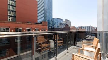 Superior Loft, 1 King Bed | Terrace/patio