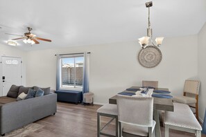 Living area - ChicOasis~HotTub+Firepit~ Near Westgate & Stadiums (Glendale)