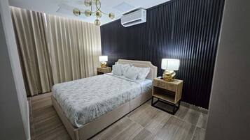 Tabla de planchar con plancha, Internet, ropa de cama