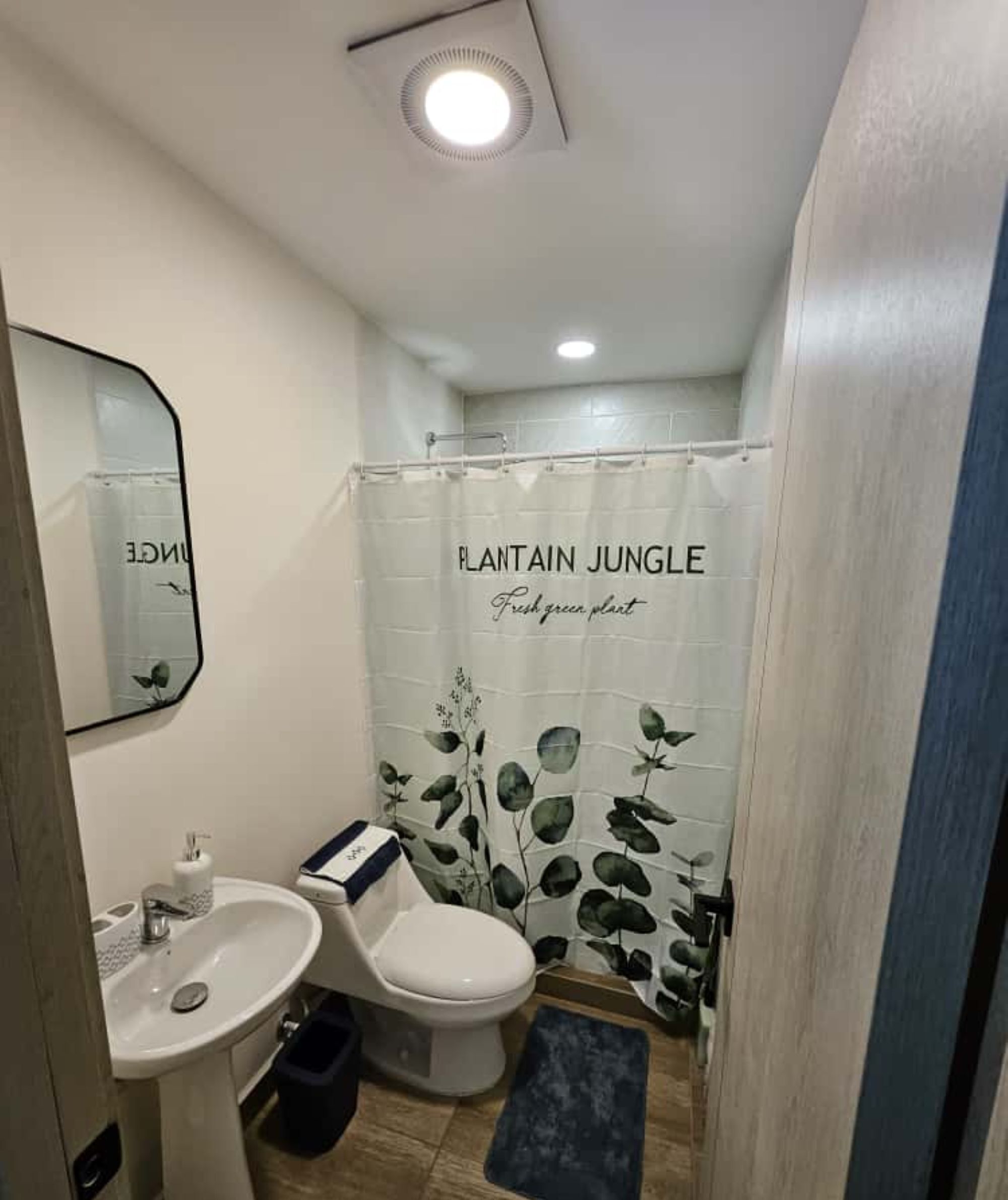 Toallas, jabón y papel higiénico