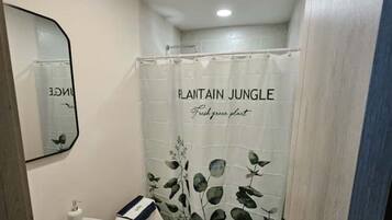 Toallas, jabón y papel higiénico