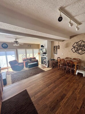 TV, offices - | Spring Valley | 3B 2B  | Lake View | Home | (Osage Beach)