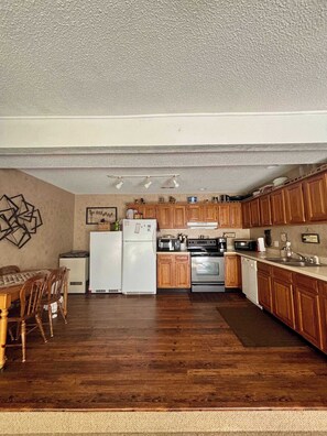 Fridge, microwave, stovetop, dishwasher - | Spring Valley | 3B 2B  | Lake View | Home | (Osage Beach)