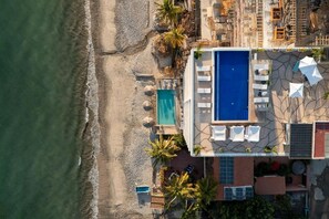 Pool - Bucerias beachfront condominium (Bucerías)