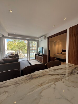 Living area - Bucerias beachfront condominium (Bucerías)
