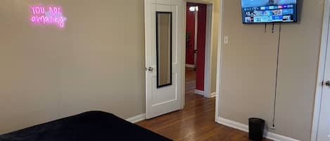 1 chambre, fer et planche à repasser, Wi-Fi, draps fournis