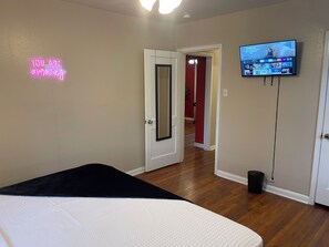 1 habitación, tabla de planchar con plancha, wifi y ropa de cama 