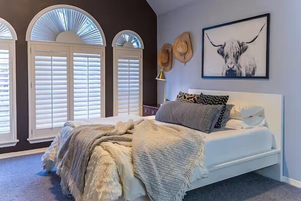 4 bedrooms, desk, iron/ironing board, free WiFi