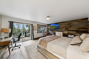 Desk, iron/ironing board, WiFi, bed sheets - Lake Views, Hot Tub, Sauna, Pool Table, Parking (Incline Village)