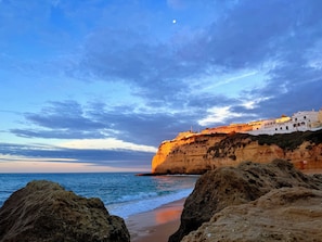 Camastros y toallas de playa