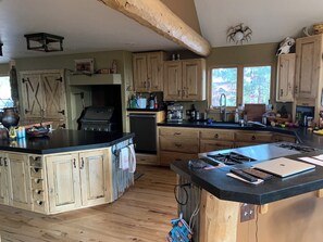 Fridge, microwave, oven, stovetop - Mountain Rustic 4-bedroom house in Evergreen perfect for your getaway. (Evergreen)