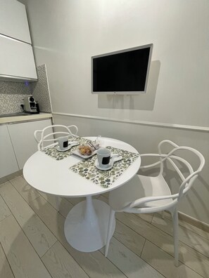 Dining - YOUnique Studio Flat (Milano)