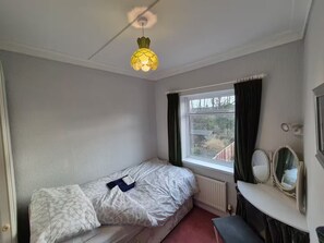 Iron/ironing board - Hove Home, Simple! (Brighton and Hove)