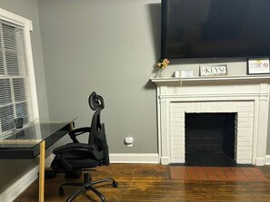 Interior - 2-bedroom cottage in perfect Charlotte with high speed wifi! (Charlotte)