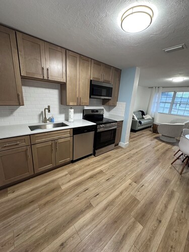 Cozy 3 Bedroom Ormond Beach Home w/ Privacy Fence Near the Ocean