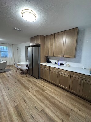 Fridge, microwave, oven, stovetop - Cozy 3 Bedroom Ormond Beach Home w/ Privacy Fence Near the Ocean (Ormond Beach)