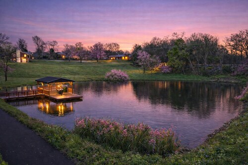 Luxury 5 Acre Bourbon Estate with Private Pond, Theater and Game Room