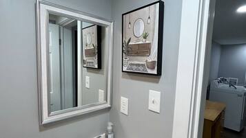 Doccia, asciugacapelli, asciugamani, sapone