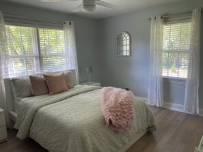 3 bedrooms, desk, iron/ironing board, WiFi