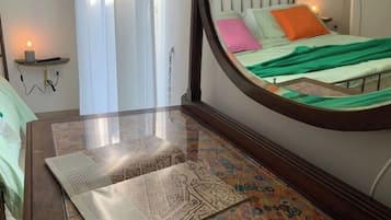 2 camere, una scrivania, Wi-Fi gratuito, lenzuola