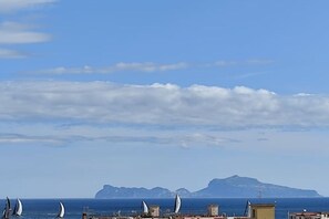 Miscellaneous - Chiaia: Elegant Apartment with Sea View Terrace (Napoli)