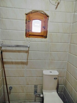 Shower, towels, soap, toilet paper - Belle Vue Sur le Nile, بيت هاني (Gouvernorat Aswan)